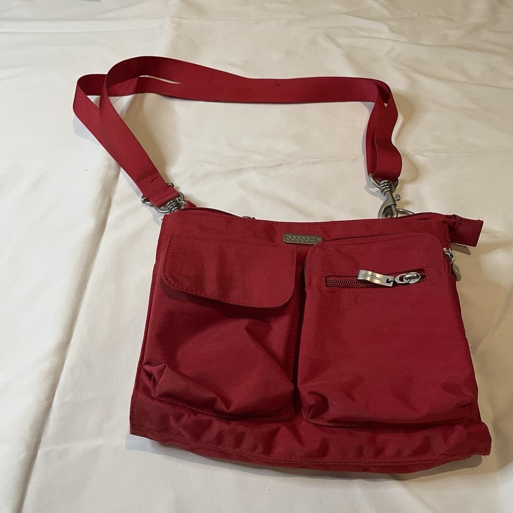 Baggallini Red Shoulder Bag w/ Wristlet Multiple Zipper Pockets Classic Travel